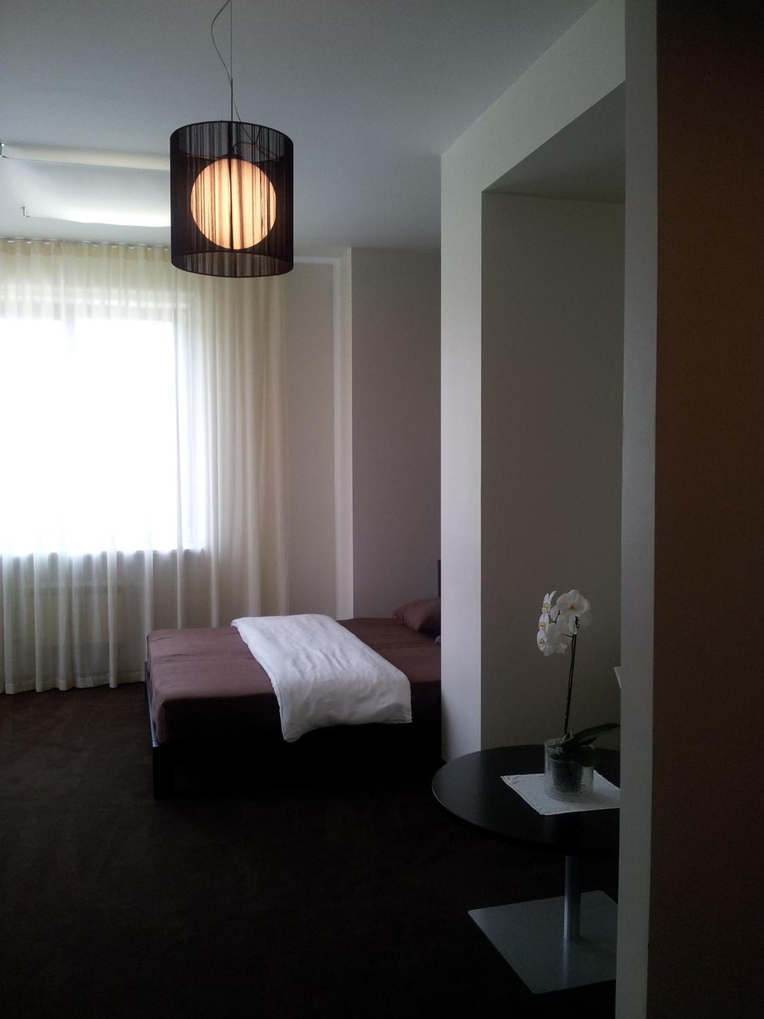 Xcelsus, Free Parking Hotel Ramava Luaran gambar