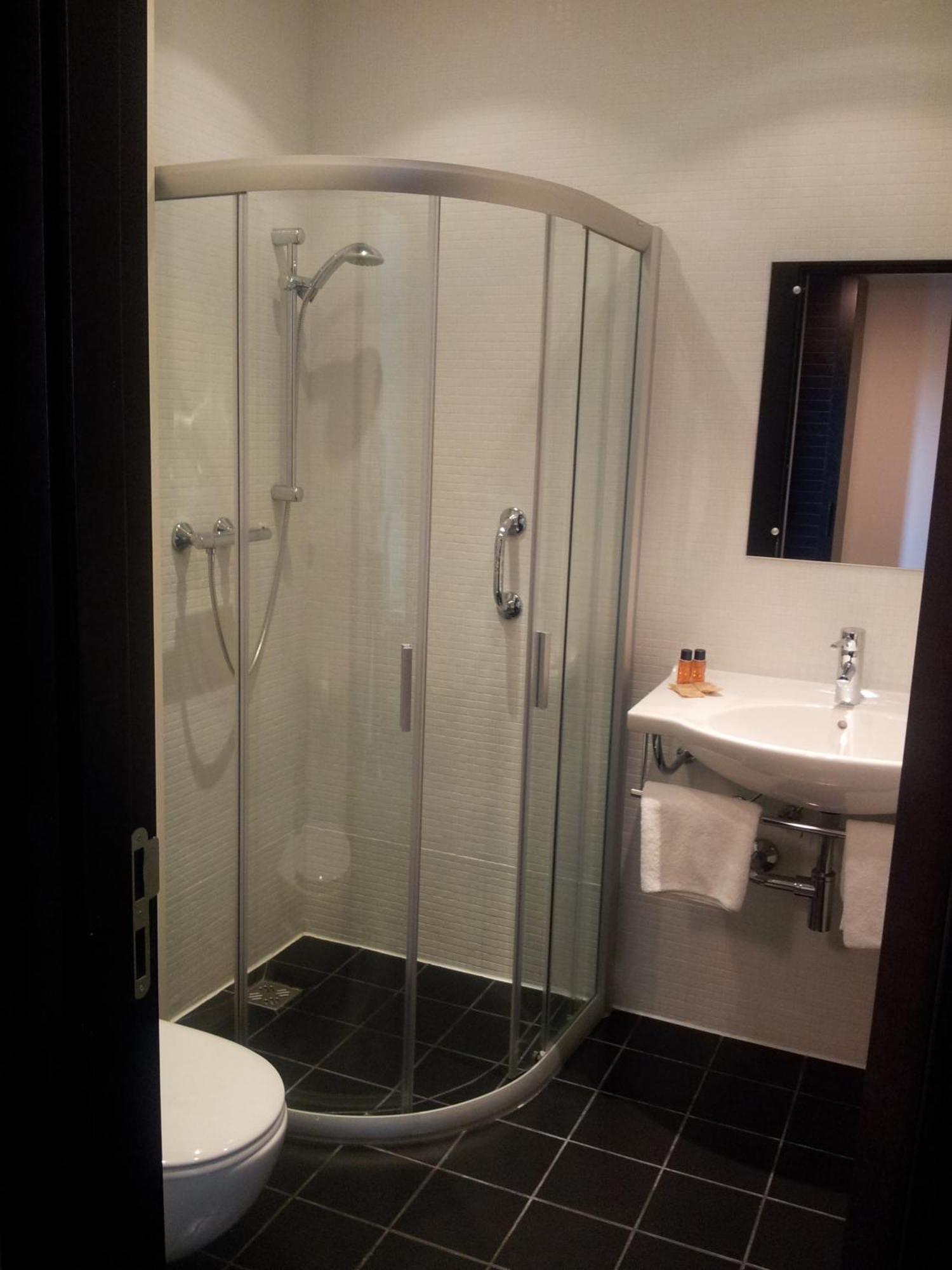 Xcelsus, Free Parking Hotel Ramava Luaran gambar