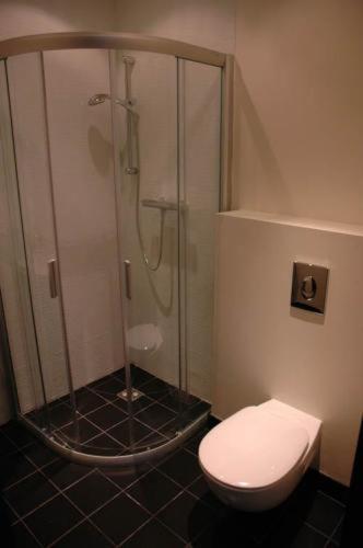 Xcelsus, Free Parking Hotel Ramava Bilik gambar