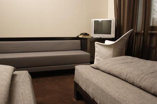 Xcelsus, Free Parking Hotel Ramava Bilik gambar