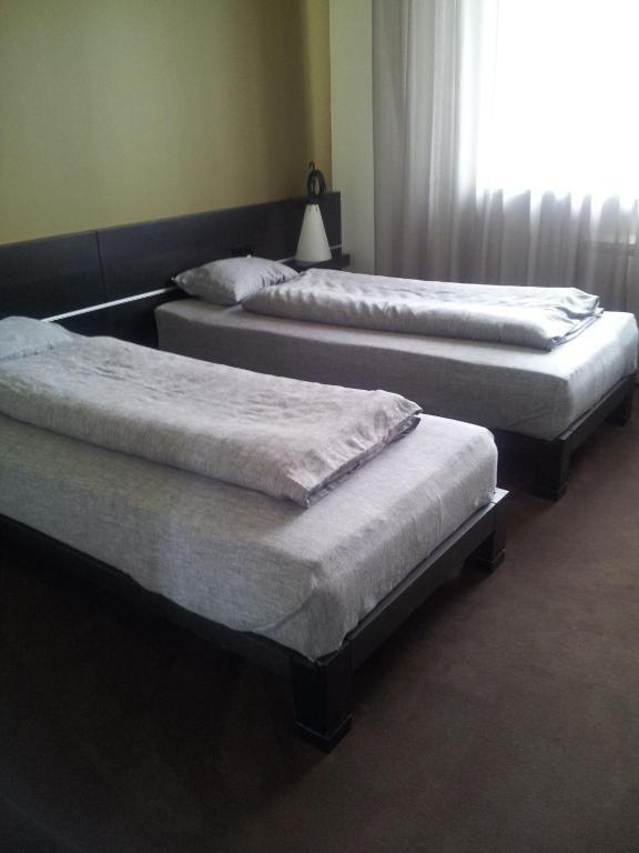 Xcelsus, Free Parking Hotel Ramava Bilik gambar