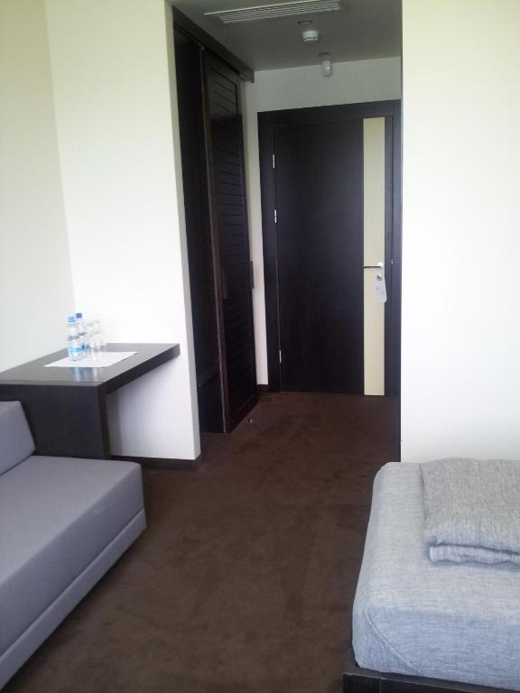 Xcelsus, Free Parking Hotel Ramava Bilik gambar