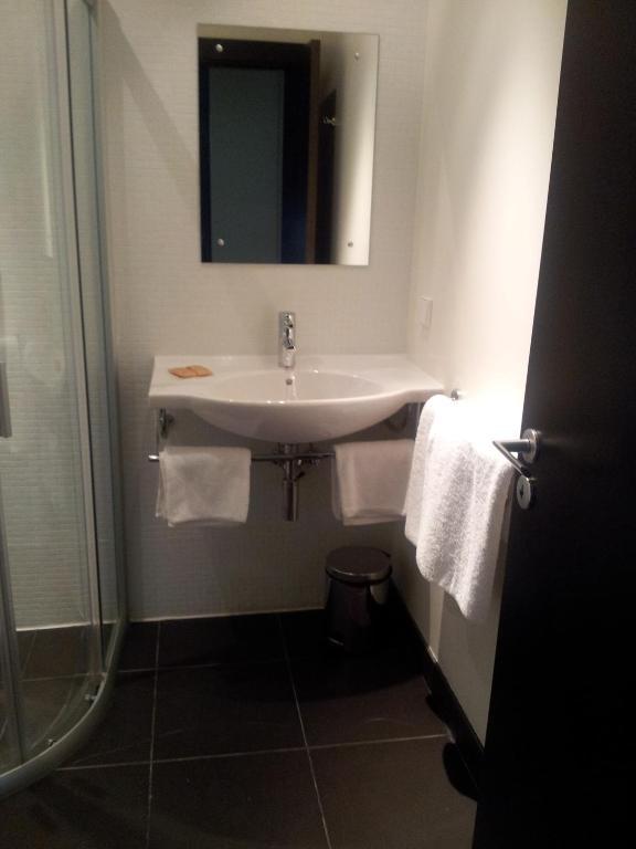 Xcelsus, Free Parking Hotel Ramava Bilik gambar